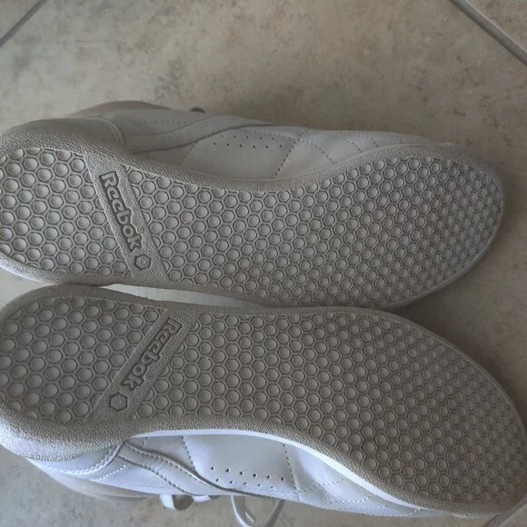 **NEW REEBOK CLASSIC FREESTYLE HI TOP SNEAKERS** Size 8.5 - Picture 5 of 8